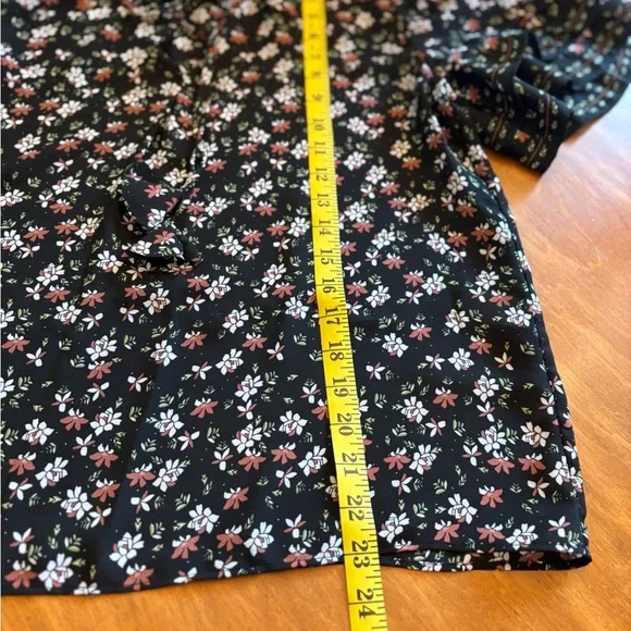 Max Studio Black and White Flutter Sleeve Blouse - Picture 9 of 9